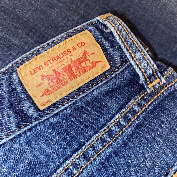 Levi’s 552 Women’s Straight Leg Distressed Jeans in Medium BLU Wash Size 8 - Picture 6 of 6